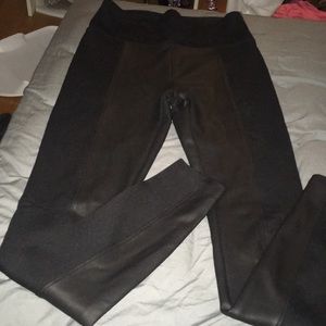 Pointe leggings with faux leather